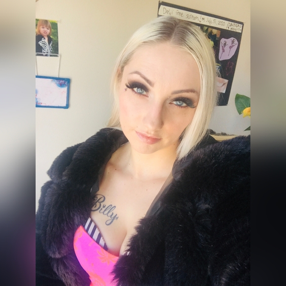 Furry Black Coat! - Picture 9 of 9